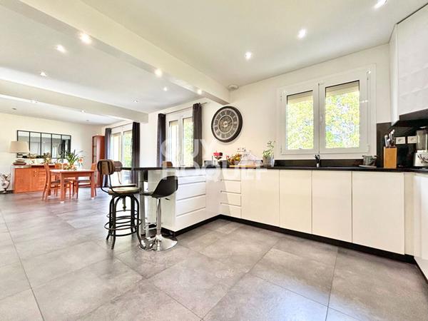 Maison Bondoufle 7 pièce(s) 150 m2 avec sous sol total