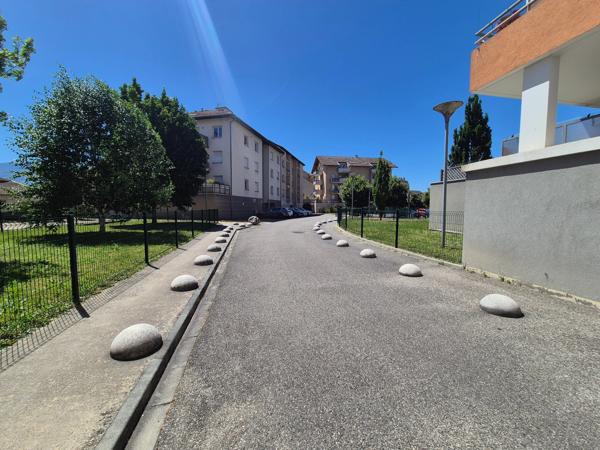 EMPLACEMENT N°1 • T2 Lumineux avec Terrasse de 12 m² – Idéal Premier Achat & Investissement !