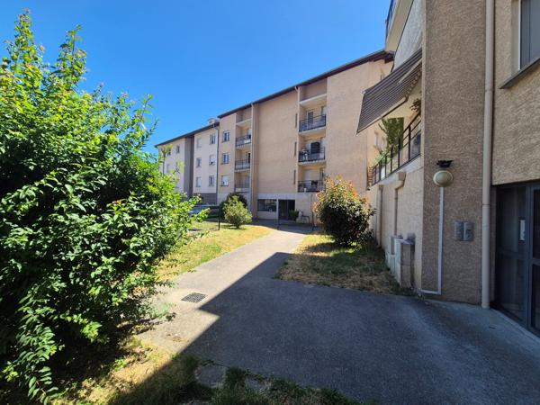EMPLACEMENT N°1 • T2 Lumineux avec Terrasse de 12 m² – Idéal Premier Achat & Investissement !