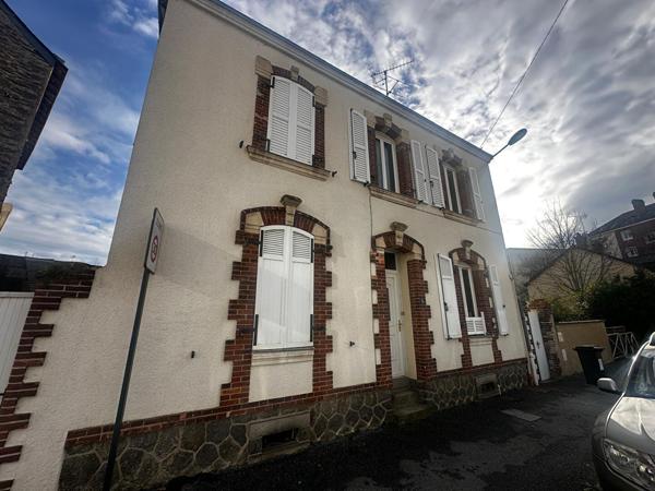 LAVAL - Secteur "GARE" - Maison de ville 2 chambres + grenier - Cave - terrain de 168 m²