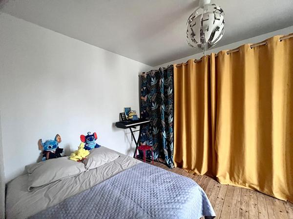 LAVAL - Secteur "GARE" - Maison de ville 2 chambres + grenier - Cave - terrain de 168 m²