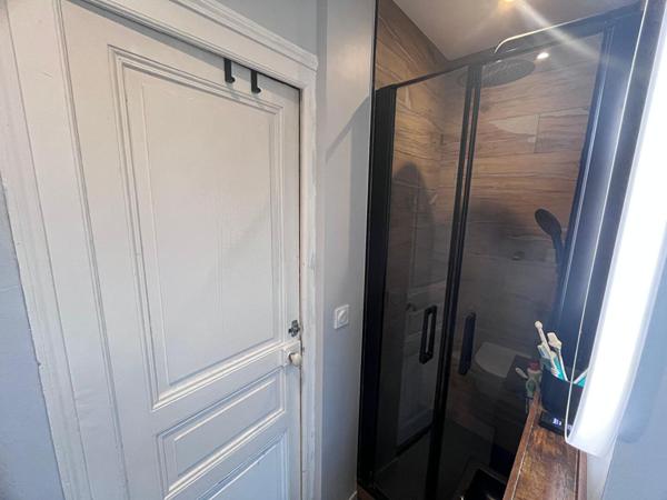 LAVAL - Secteur "GARE" - Maison de ville 2 chambres + grenier - Cave - terrain de 168 m²