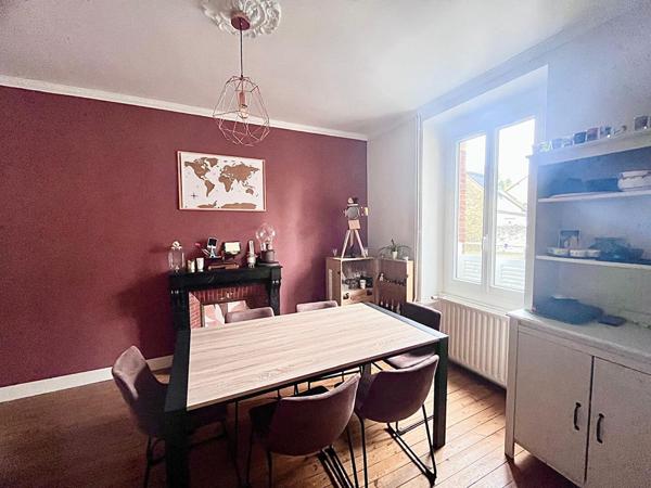 LAVAL - Secteur "GARE" - Maison de ville 2 chambres + grenier - Cave - terrain de 168 m²