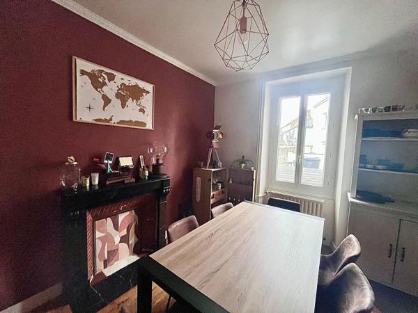 LAVAL - Secteur "GARE" - Maison de ville 2 chambres + grenier - Cave - terrain de 168 m²