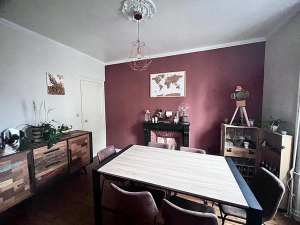 LAVAL - Secteur "GARE" - Maison de ville 2 chambres + grenier - Cave - terrain de 168 m²