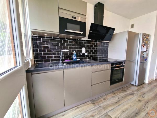 Appartement 3 pièces + balcon + cave + parking + terrain tennis