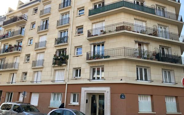 Appartement à vendre    3 pièces • 61,60 m2 Paris 15