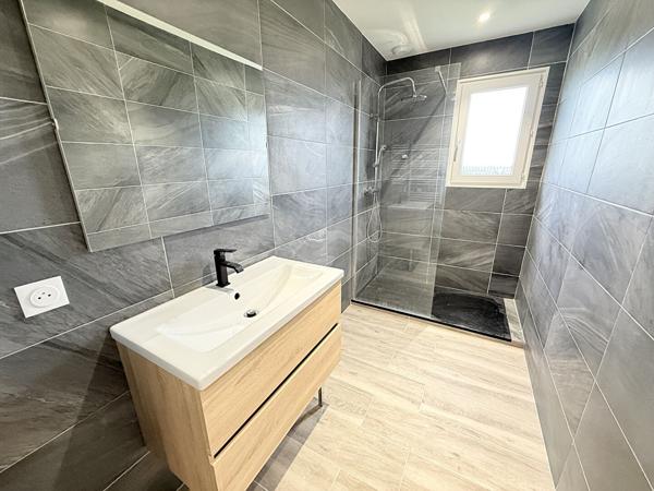 Maison Contemporaine 5 pièce(s) 102 m2 à CHANGE