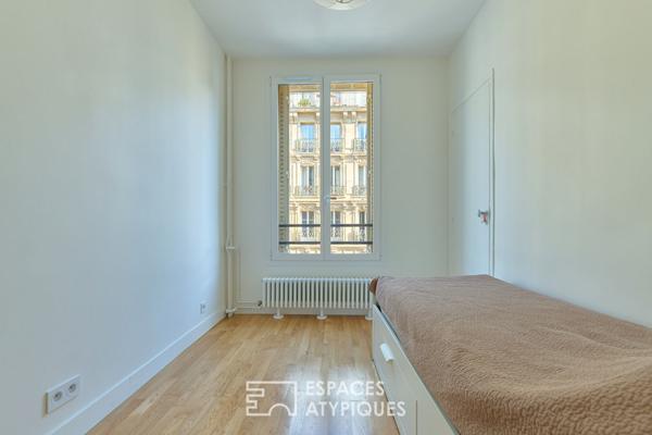 Appartement rénové et vue dégagée sur l’église des Blancs Manteaux