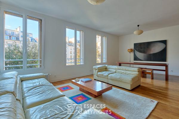 Appartement rénové et vue dégagée sur l’église des Blancs Manteaux