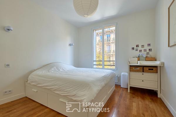 Appartement rénové et vue dégagée sur l’église des Blancs Manteaux