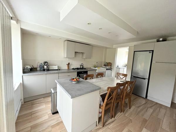 Coulommiers (77120) Authentique briarde constituée de deux habitations