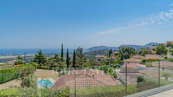 Exclusivité - Villa de prestige entièrement rénovée avec vue mer panoramique
