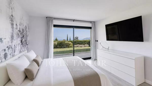 Exclusivité - Villa de prestige entièrement rénovée avec vue mer panoramique