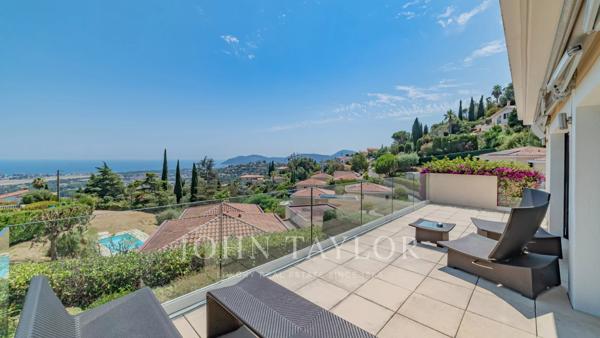 Exclusivité - Villa de prestige entièrement rénovée avec vue mer panoramique