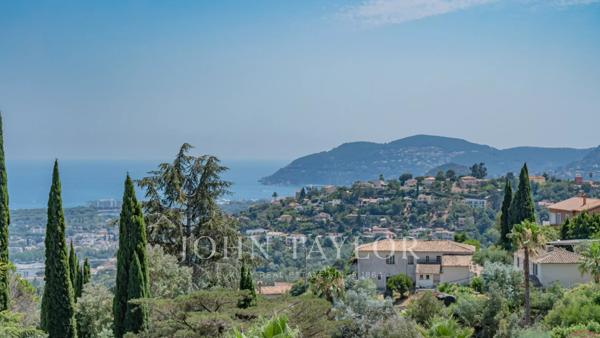 Exclusivité - Villa de prestige entièrement rénovée avec vue mer panoramique