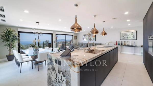 Exclusivité - Villa de prestige entièrement rénovée avec vue mer panoramique
