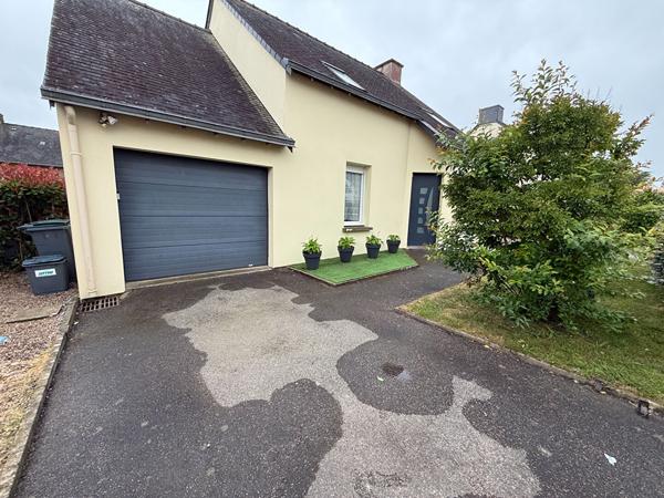 Maison contemporaine 106 m² avec vie de plain-pied au coeur de Saint-Méen-le-Grand. Aucun travaux à prévoir