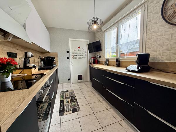 Maison contemporaine 106 m² avec vie de plain-pied au coeur de Saint-Méen-le-Grand. Aucun travaux à prévoir