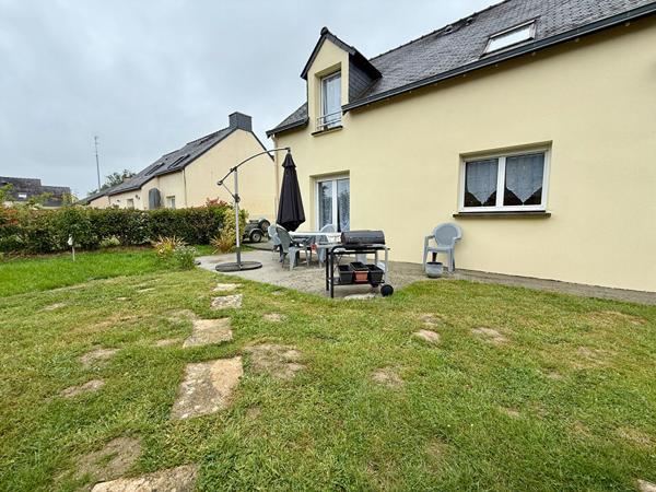 Maison contemporaine 106 m² avec vie de plain-pied au coeur de Saint-Méen-le-Grand. Aucun travaux à prévoir