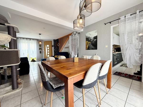 Maison contemporaine 106 m² avec vie de plain-pied au coeur de Saint-Méen-le-Grand. Aucun travaux à prévoir