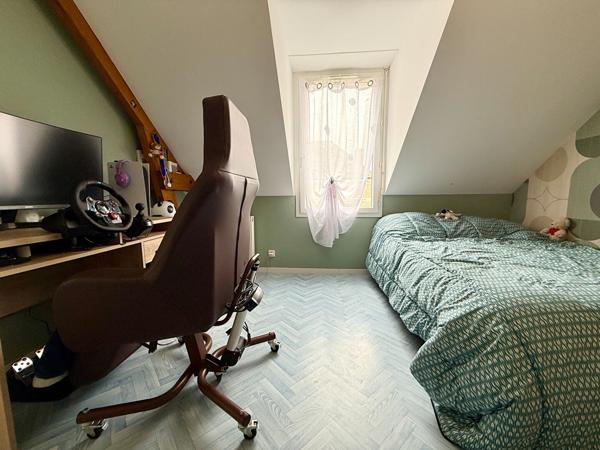 Maison contemporaine 106 m² avec vie de plain-pied au coeur de Saint-Méen-le-Grand. Aucun travaux à prévoir