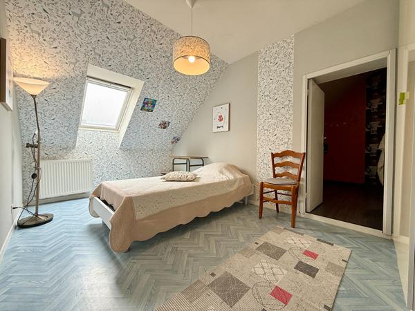 Maison contemporaine 106 m² avec vie de plain-pied au coeur de Saint-Méen-le-Grand. Aucun travaux à prévoir