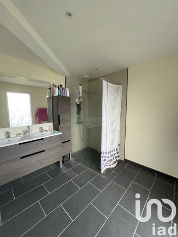 Maison 10 pièces de 213 m² à Plonéour-Lanvern (29720)