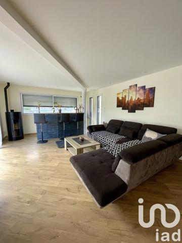 Maison 10 pièces de 213 m² à Plonéour-Lanvern (29720)