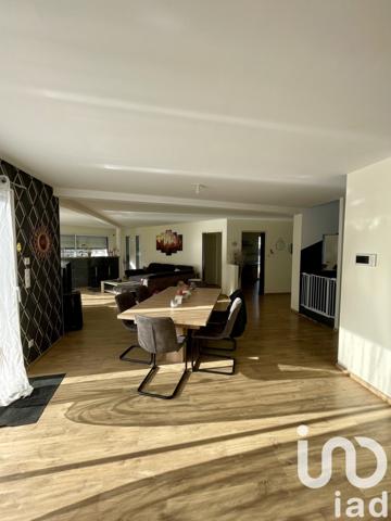 Maison 10 pièces de 213 m² à Plonéour-Lanvern (29720)