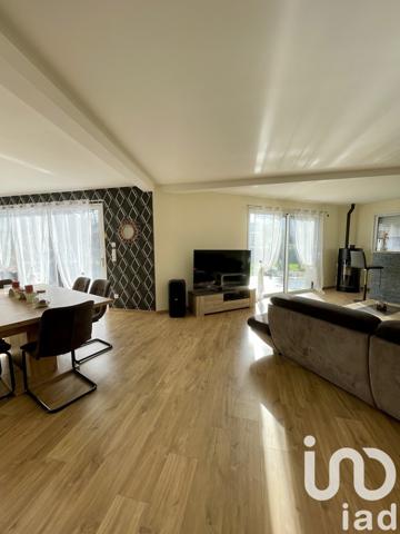 Maison 10 pièces de 213 m² à Plonéour-Lanvern (29720)