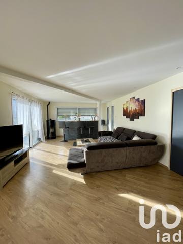 Maison 10 pièces de 213 m² à Plonéour-Lanvern (29720)