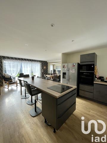 Maison 10 pièces de 213 m² à Plonéour-Lanvern (29720)