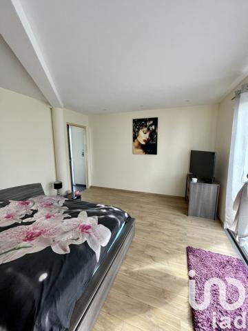 Maison 10 pièces de 213 m² à Plonéour-Lanvern (29720)