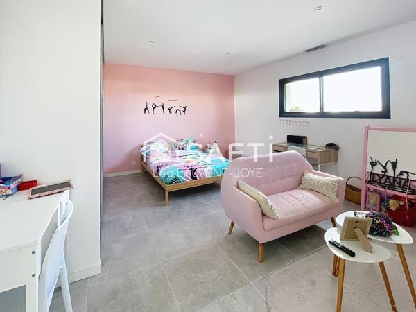 Contemporaine aux finitions soignées