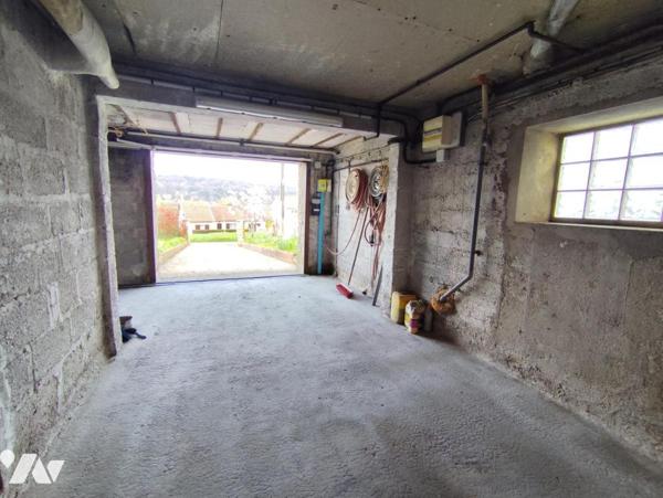 Maison individuelle sur sous-sol avec jardin