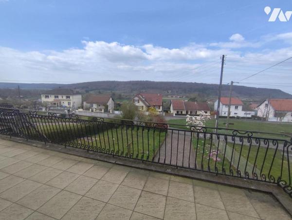 Maison individuelle sur sous-sol avec jardin