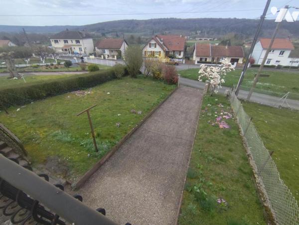 Maison individuelle sur sous-sol avec jardin