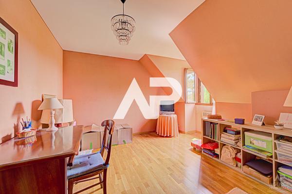 Maison Rueil Malmaison 7 pièce(s) 169 m2 1 050 000 € **  - Référence  19933