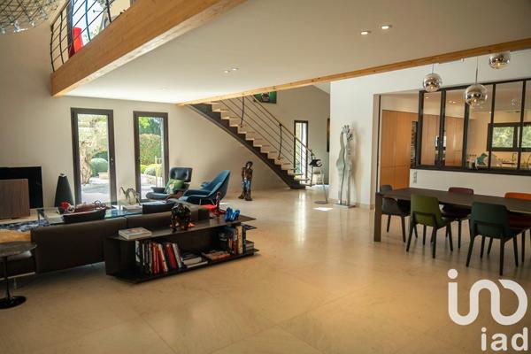 Bastide 8 pièces de 320 m² à Châteaurenard (13160)