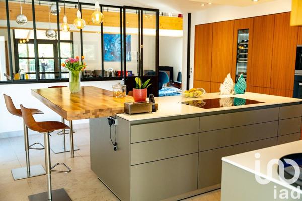 Bastide 8 pièces de 320 m² à Châteaurenard (13160)