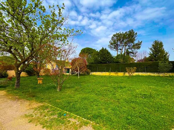 A VENDRE ENTRAIGUES SUR LA SORGUE Terrain constructible 317 m²