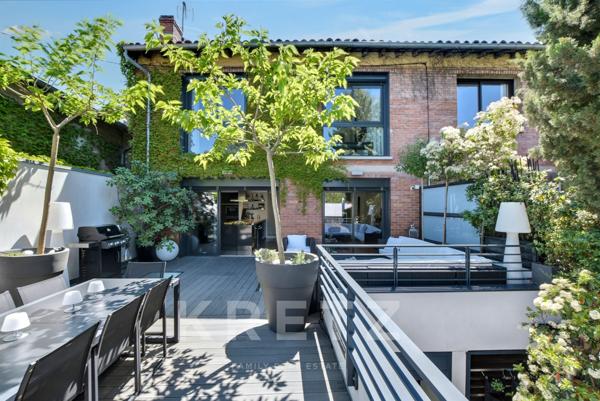 Hôtel particulier de 300m2 avec piscine et 3 garages - centre historique de Toulouse