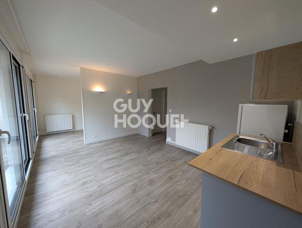 Tours Heurteloup avec balcon - chauffage, eau chaude et froide