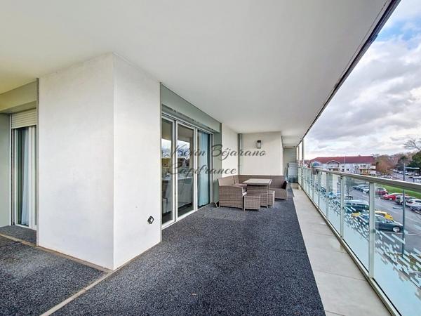 Appartement à louer 3 pièces SAINT GENIS POUILLY (01)