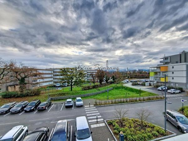 Appartement à louer 3 pièces SAINT GENIS POUILLY (01)