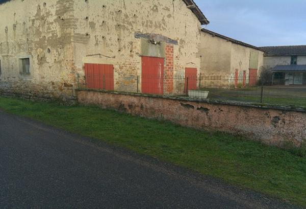 EN VENTE - ST PRIEST BRAMEFANT - Maison avec terrain 2000 M2 environ