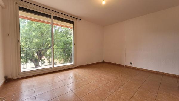 SALON DE PROVENCE - Location T4 avec balcon et parking