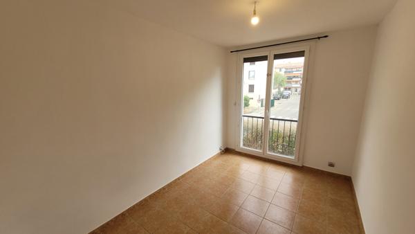 SALON DE PROVENCE - Location T4 avec balcon et parking