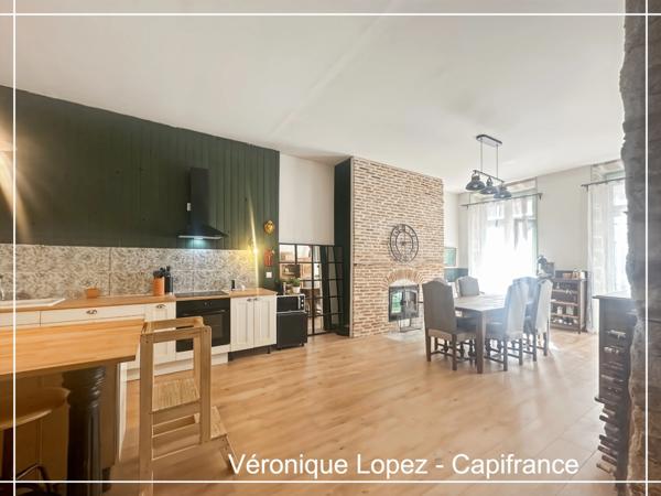 VILLENEUVE SUR LOT, hyper centre, bel appartement T4 avec balcon filant